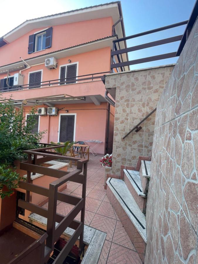 Comodo Loft Vicino La Metro Battistini Con Garage Rome Exterior photo